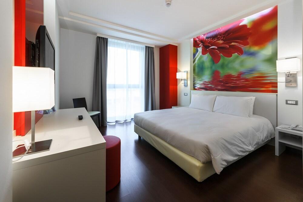 Отель Ibis Styles Milano Melegnano Carpiano Экстерьер фото